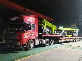 快訊！移動(dòng)破碎站整套裝備出廠(chǎng)發(fā)貨